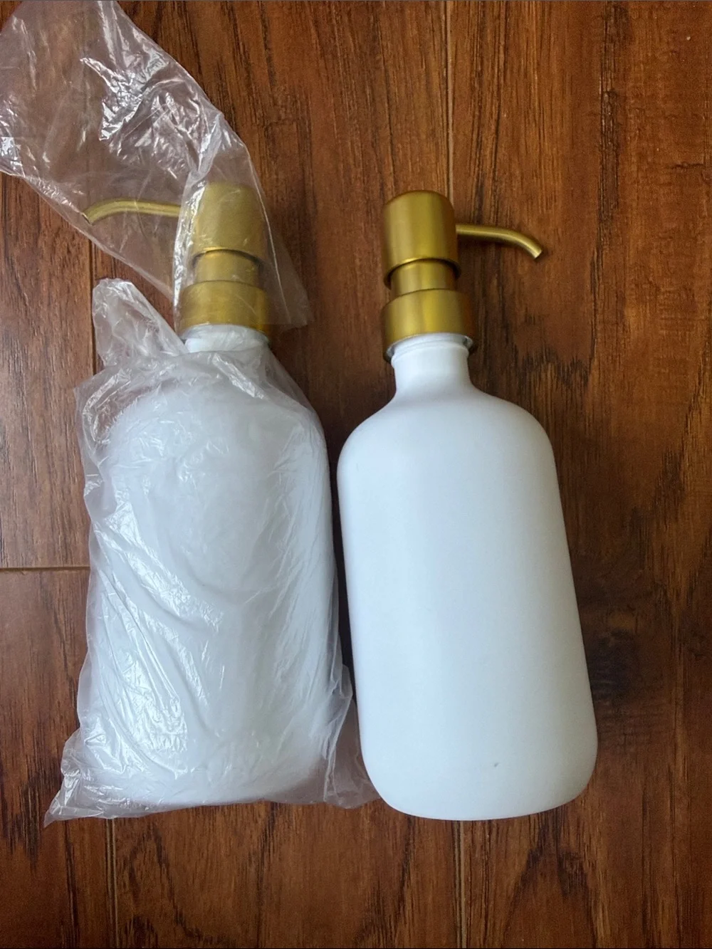 NWOT White Soap Dispenser, 2 Pack Hand Soap Dispensers Bathroom Plastic 17 fl oz
